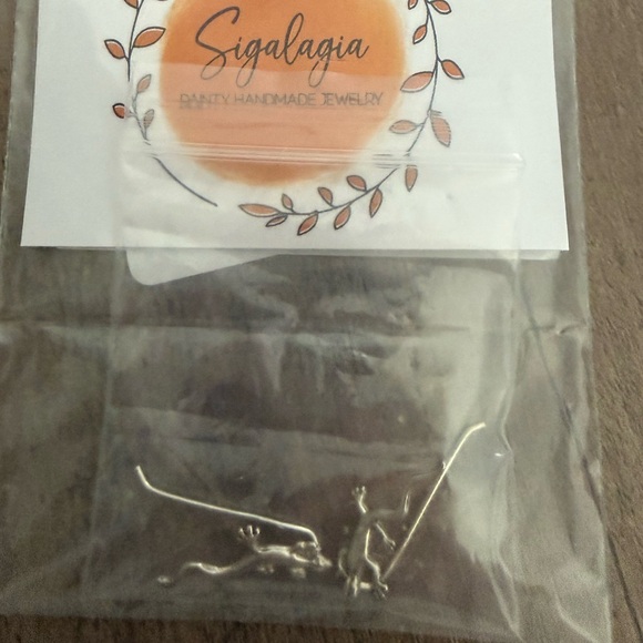 NWOT Handmade Silver Lizard Earrings - Picture 3 of 3
